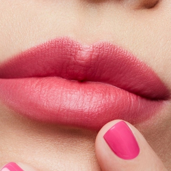 MAC You're So Vain 419 Love Me Lipstick - Picture 13 of 16